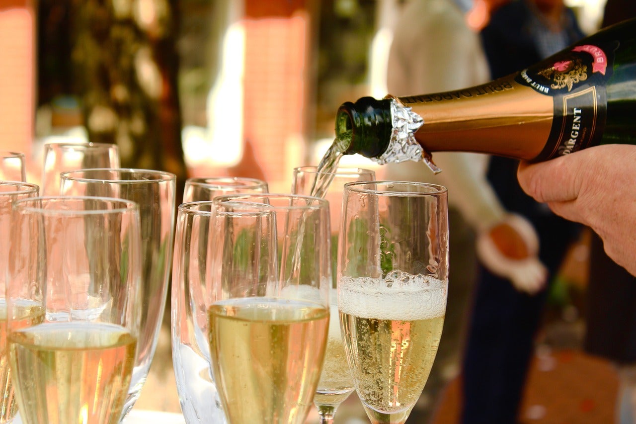 La Policía Nacional retira del mercado 20.000 botellas de champán francés falso La Policía Nacional retira del mercado 20.000 botellas de champán francés falso