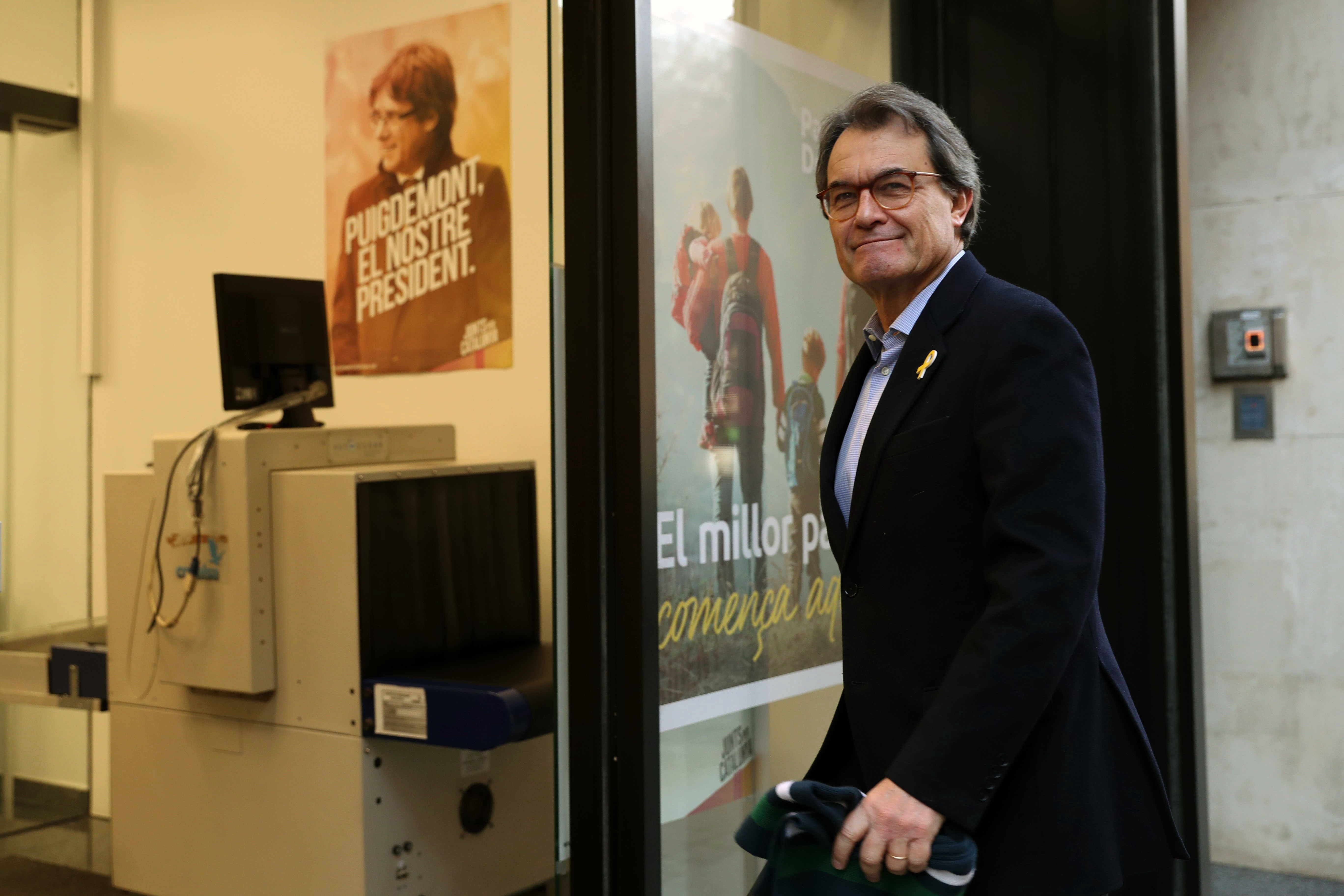 Mas, sobre si se plantea eludir a la justicia: "Yo no soy presidente de la Generalitat y por tanto no me planteo irme" Mas, sobre si se plantea eludir a la justicia: "Yo no soy presidente de la Generalitat y por tanto no me planteo irme"