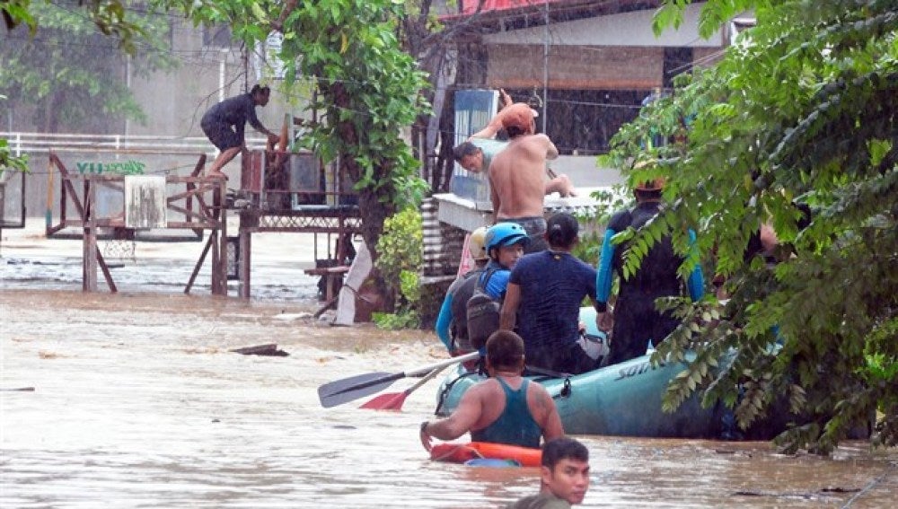 Más de un centenar de heridos a causa de la tormenta tropical en Filipinas.