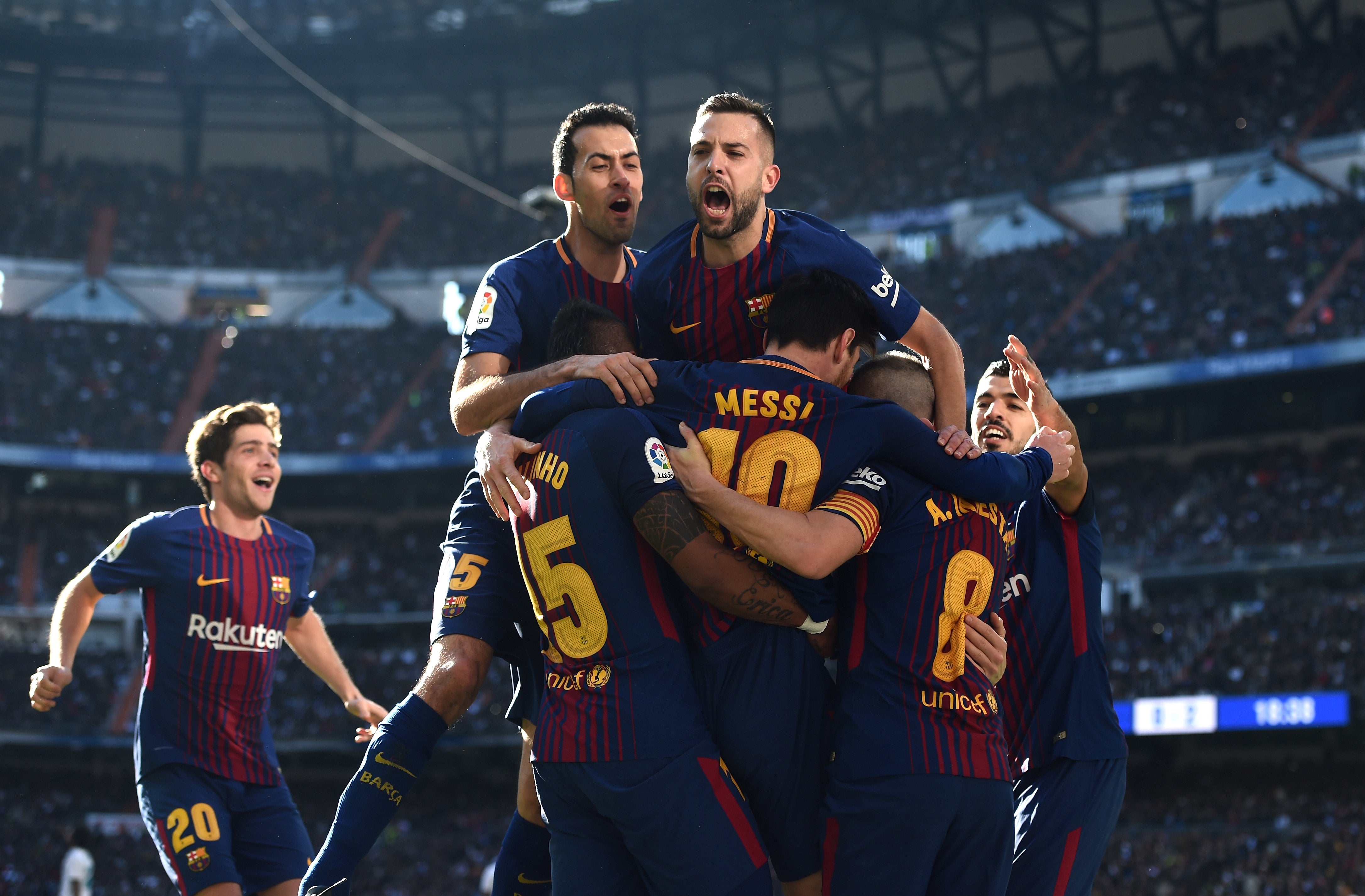 El Barcelona se lleva el Clásico y acabará el 2017 a 14 puntos de los blancos El Barcelona se lleva el Clásico y acabará el 2017 a 14 puntos de los blancos