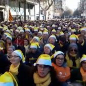 Cientos de personas se concentran en Barcelona para cantar villancicos y pedir la libertad de los 'Jordis', Junqueras y Forn