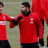 Diego Costa bromea en un entrenamiento del Atlético de Madrid