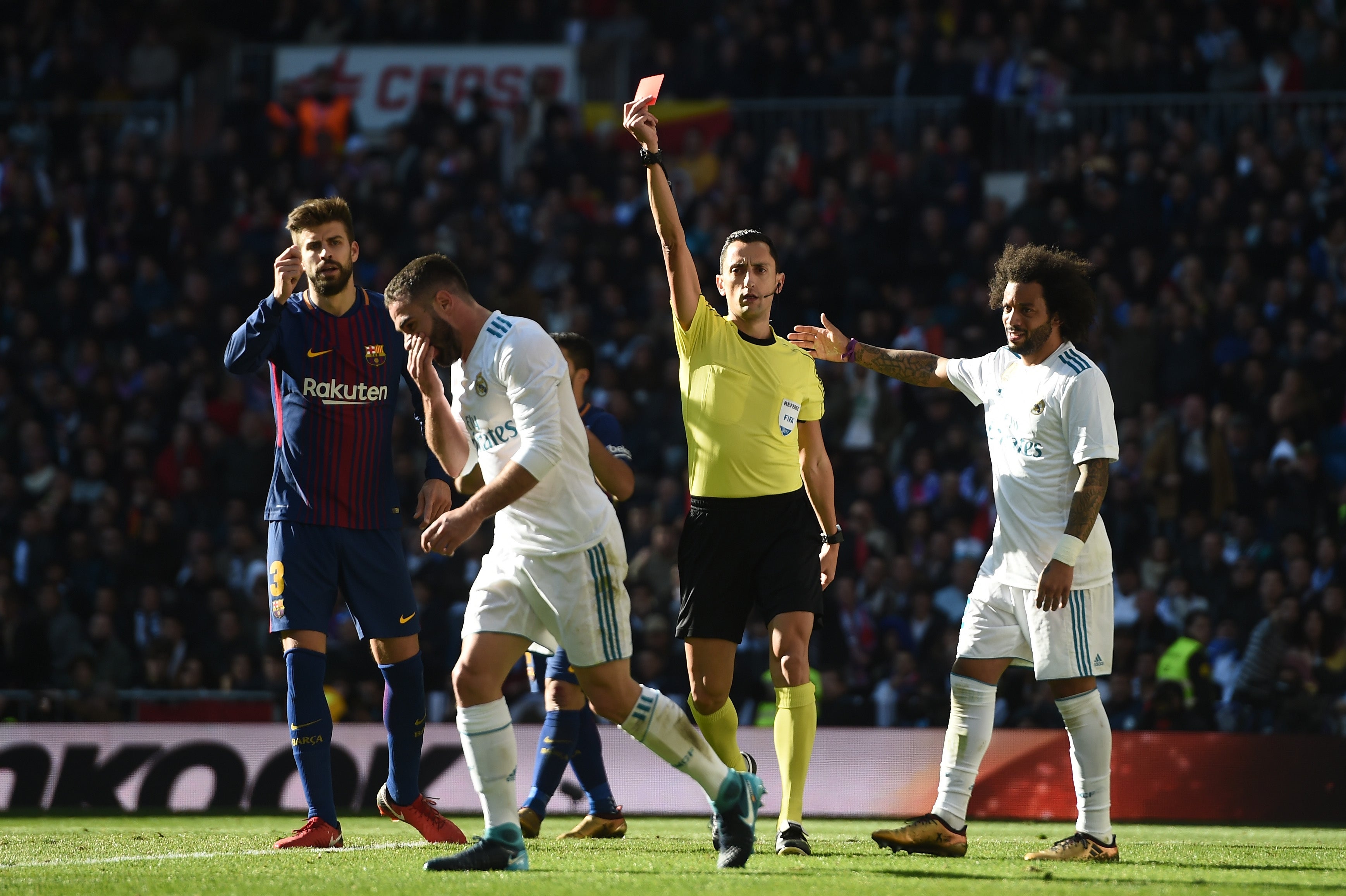 Dani Carvajal: "El equipo va a luchar la liga hasta que las matemáticas digan lo contrario" Dani Carvajal: "El equipo va a luchar la liga hasta que las matemáticas digan lo contrario"