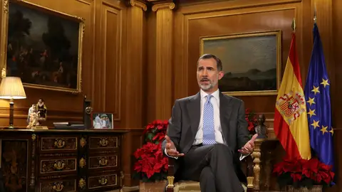 El Rey Felipe VI, durante su tradicional mensaje de Navidad desde el Palacio de La Zarzuela El Rey Felipe VI, durante su tradicional mensaje de Navidad desde el Palacio de La Zarzuela