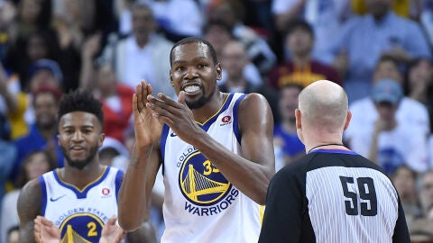 Kevin Durant celebra la victoria de los Warriors