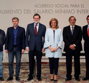 Mariano Rajoy y Fátima Báñez con los líderes sindicales, Pepe Álvarez y Unai Sordo, y los empresariales, Juan Rosell y Antonio Garamendi. Mariano Rajoy y Fátima Báñez con los líderes sindicales, Pepe Álvarez y Unai Sordo, y los empresariales, Juan Rosell y Antonio Garamendi.