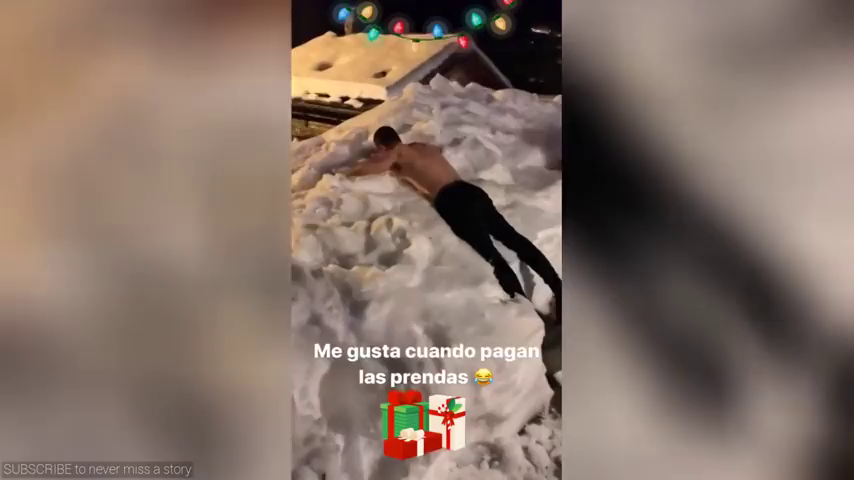 Paulo Dybala celebra la Navidad...¡desnudo sobre la nieve! Paulo Dybala celebra la Navidad...¡desnudo sobre la nieve!