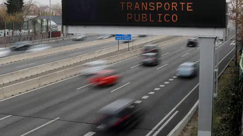 Imagen de coches circulando Imagen de coches circulando