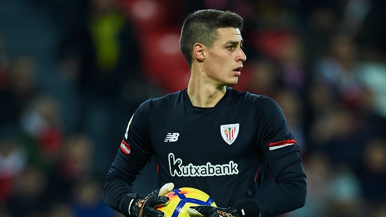 Kepa atrapa el balón en un partido con el Bilbao