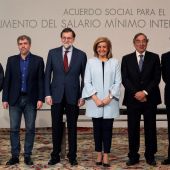 Mariano Rajoy con los representantes de los sindicatos y la patronal