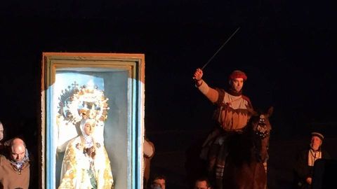 Representaci&oacute;n del hallazgo del arca con la imagen de la Virgen de la Asunci&oacute;n en 2016