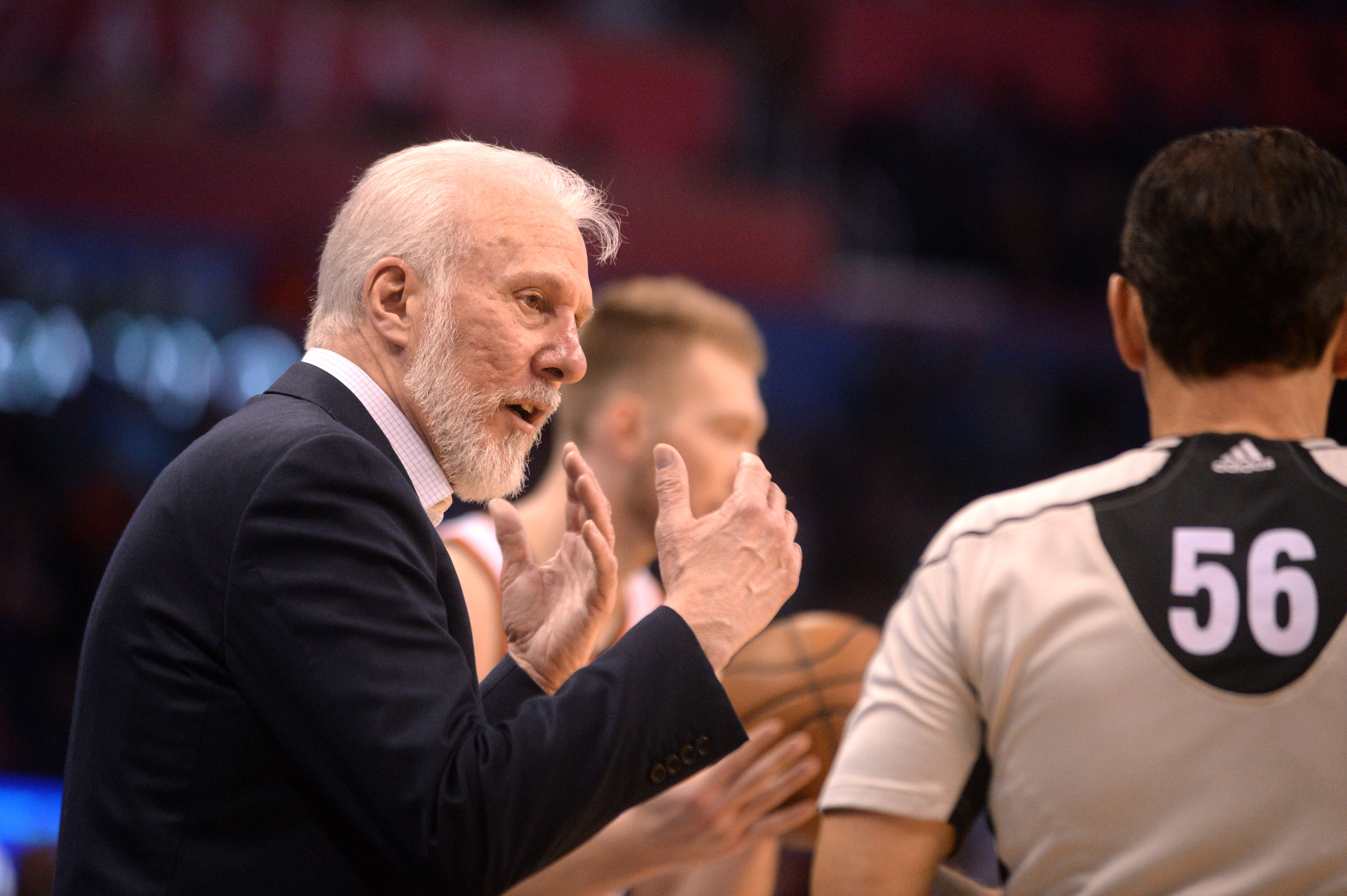 Popovich, sobre donar dinero: "Somos asquerosamente ricos, sería un capullo si no lo hiciese" Popovich, sobre donar dinero: "Somos asquerosamente ricos, sería un capullo si no lo hiciese"