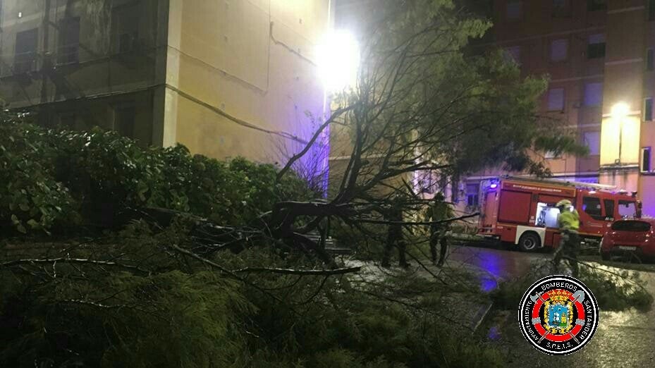 El 112 coordina 43 incidencias por el temporal que azota Cantabria El 112 coordina 43 incidencias por el temporal que azota Cantabria
