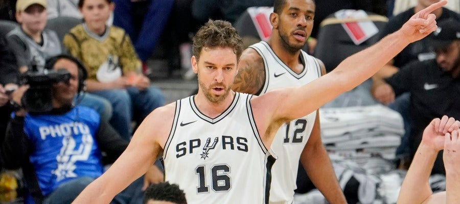 Pau Gasol anota en un partido con los Spurs Pau Gasol anota en un partido con los Spurs