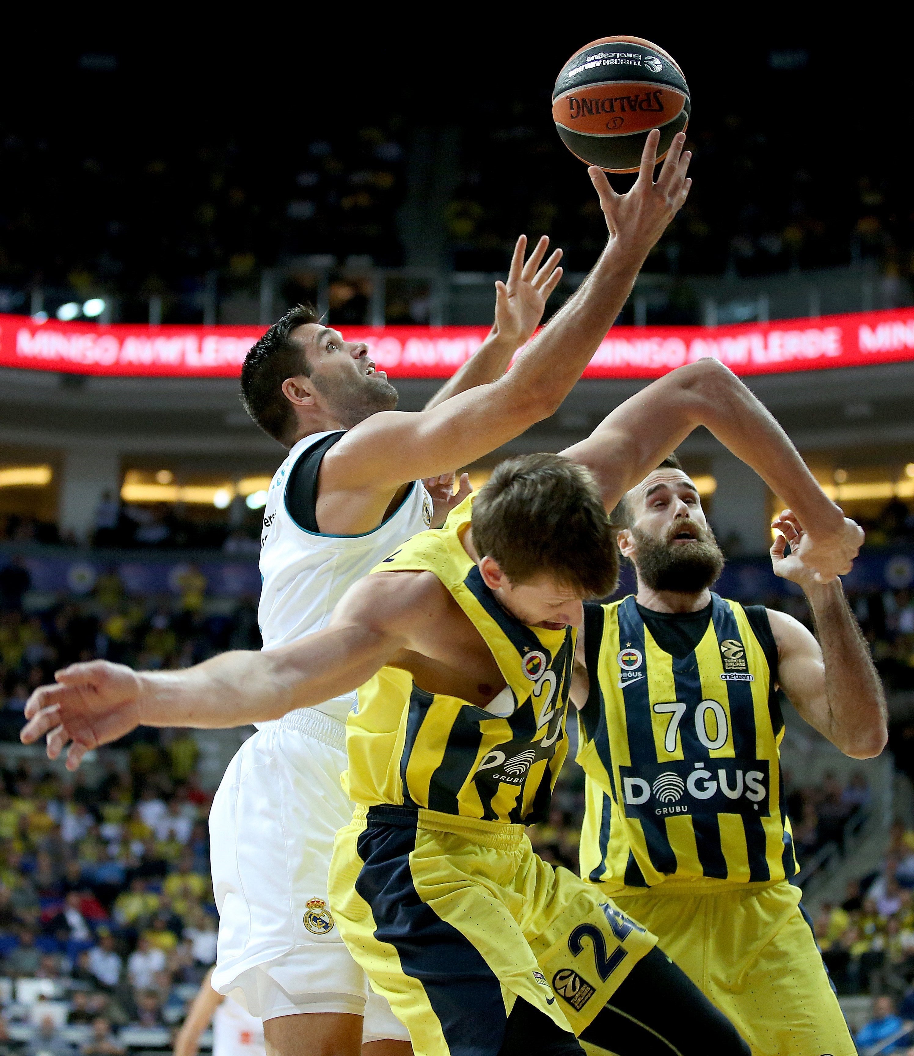 Un nuevo recital de Doncic da una importante victoria al Real Madrid en la cancha del Fenerbahce Un nuevo recital de Doncic da una importante victoria al Real Madrid en la cancha del Fenerbahce
