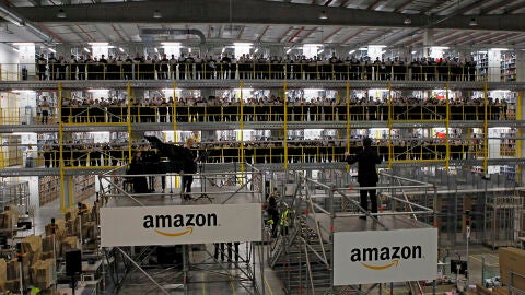 Centro log&iacute;stico de Amazon