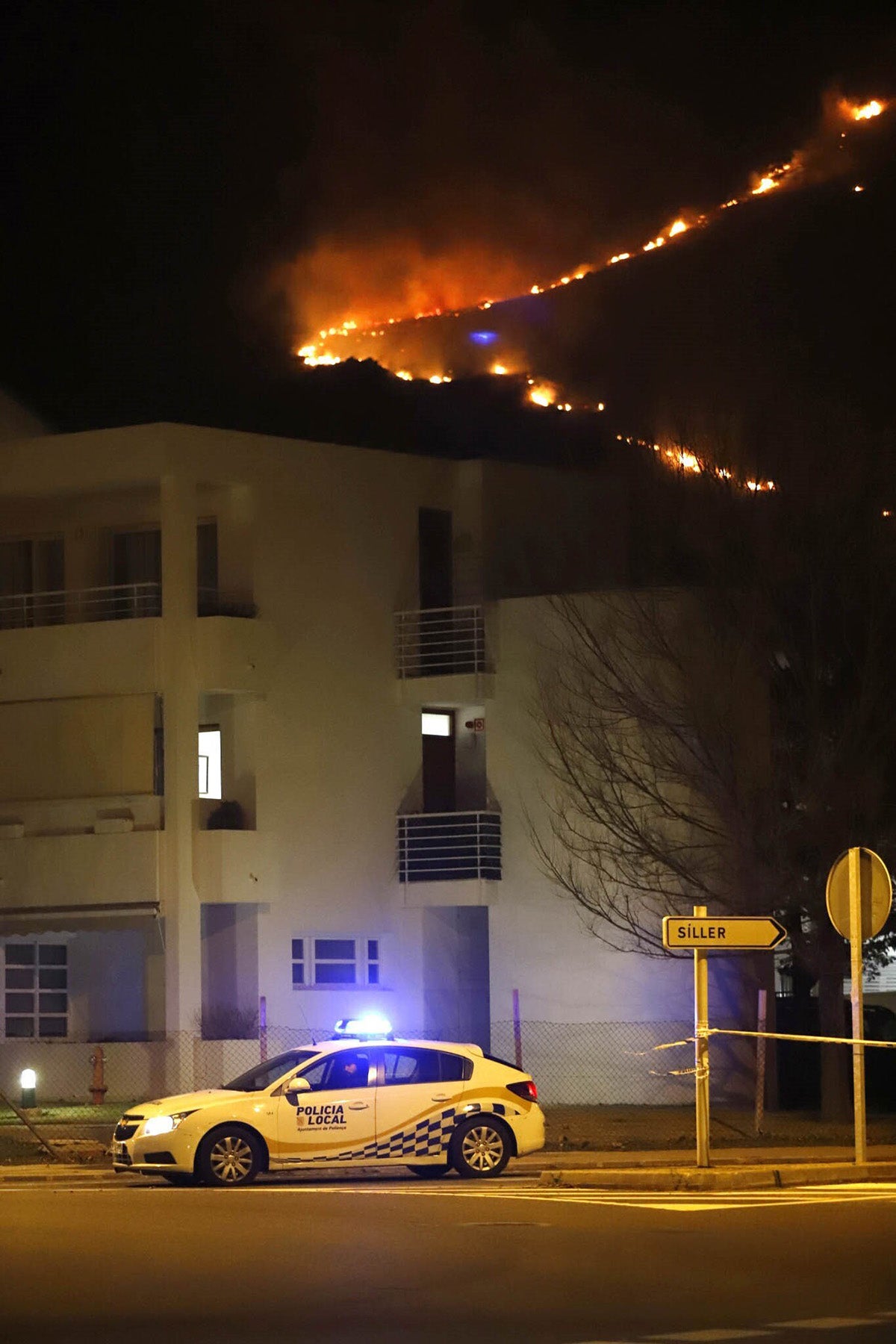 Mejora la situación del incendio de Pollença (Mallorca), que baja a nivel 0 y ha quemado 75 hectáreas Mejora la situación del incendio de Pollença (Mallorca), que baja a nivel 0 y ha quemado 75 hectáreas