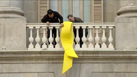 El Ayuntamiento de Barcelona colgar&aacute; un lazo amarillo en su fachada para reclamar la libertad de los presos
