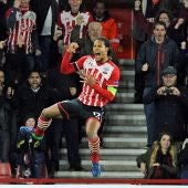 Van Dijk celebra un gol con el Southampton