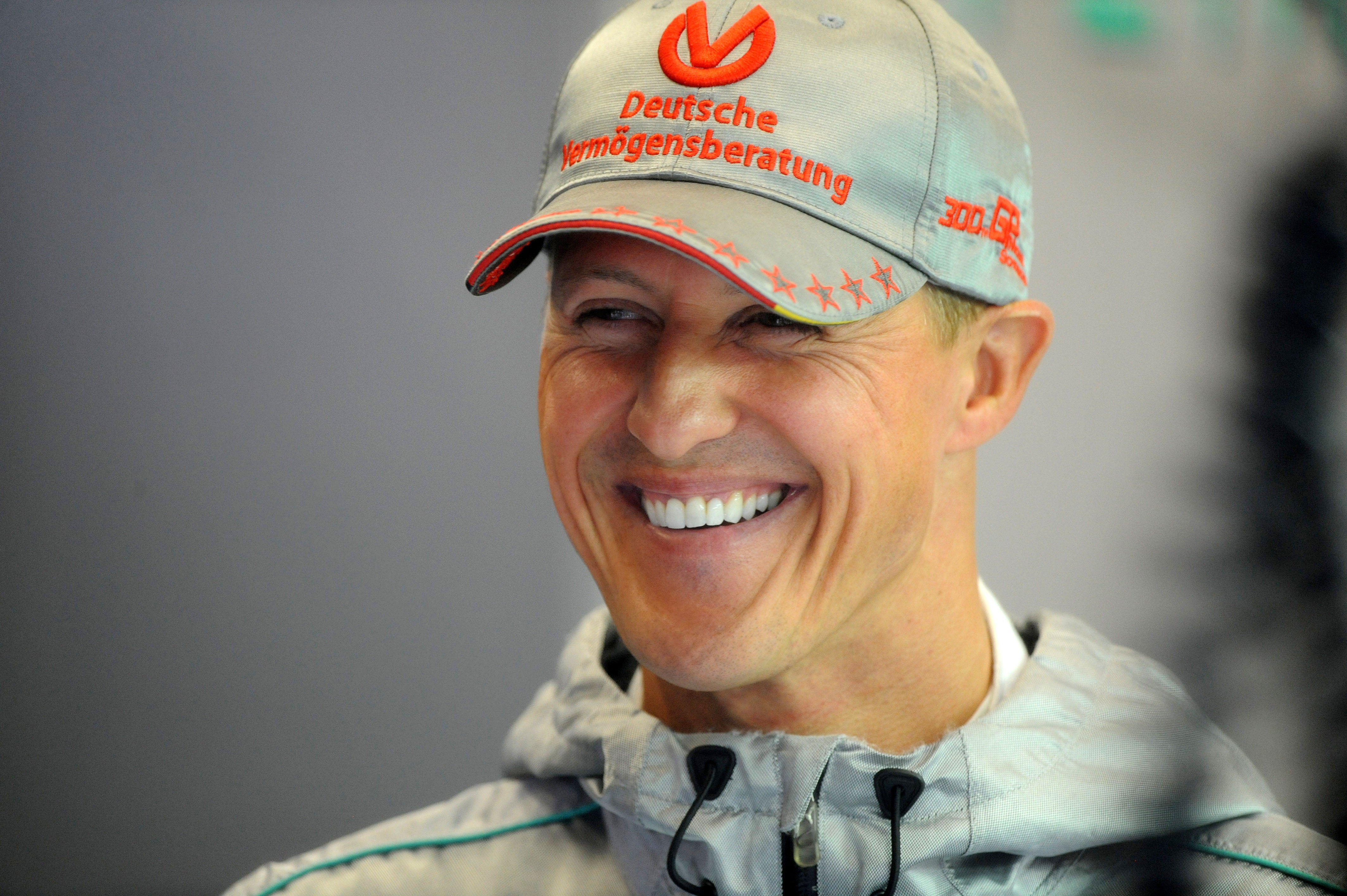 La familia de Michael Schumacher asegura que el expiloto está en "buenas manos" La familia de Michael Schumacher asegura que el expiloto está en "buenas manos"