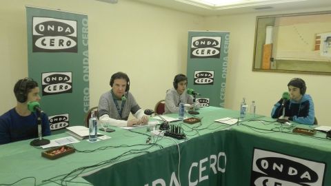 Joseba, David y juan Ignacio con Jos&eacute; Ram&oacute;n de La Morena en El Transistor