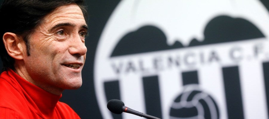 Marcelino García Toral, en una rueda de prensa con el Valencia Marcelino García Toral, en una rueda de prensa con el Valencia