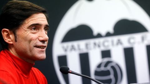 Marcelino Garc&iacute;a Toral, en una rueda de prensa con el Valencia