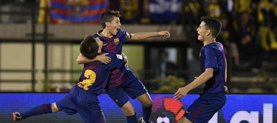 Los jugadores del Barcelona celebran su victoria Los jugadores del Barcelona celebran su victoria