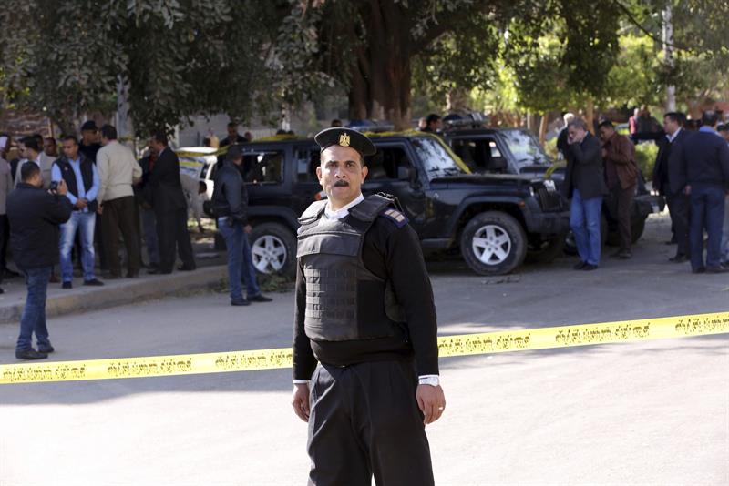 Al menos cinco muertos en un ataque armado contra una iglesia al sur de El Cairo Al menos cinco muertos en un ataque armado contra una iglesia al sur de El Cairo