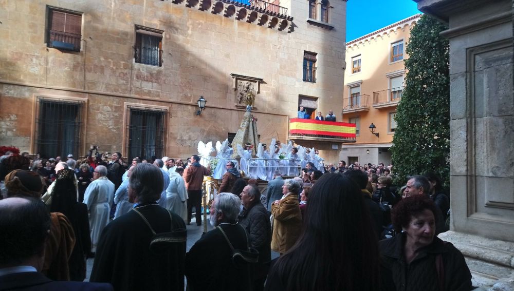 La Virgen de la Asunción sale de la Basílica de Santa María de Elche en las fiestas de la Venida de la Virgen