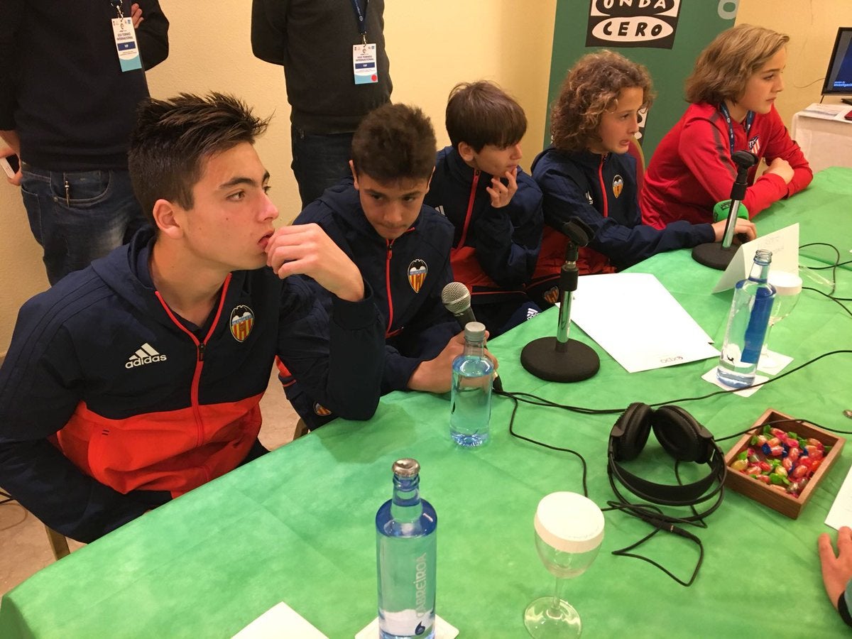 Los jugadores del Valencia, subcampeones de LaLiga Promises: "Ha sido un experiencia inolvidable" Los jugadores del Valencia, subcampeones de LaLiga Promises: "Ha sido un experiencia inolvidable"