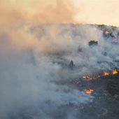 Vista general del incendio forestal en Culla