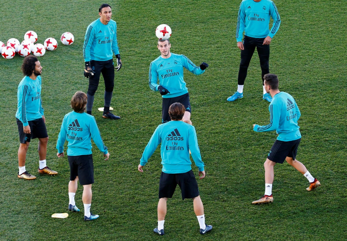 El Real Madrid se entrena en el Santiago Bernabéu con la ausencia de Benzema por lesión El Real Madrid se entrena en el Santiago Bernabéu con la ausencia de Benzema por lesión