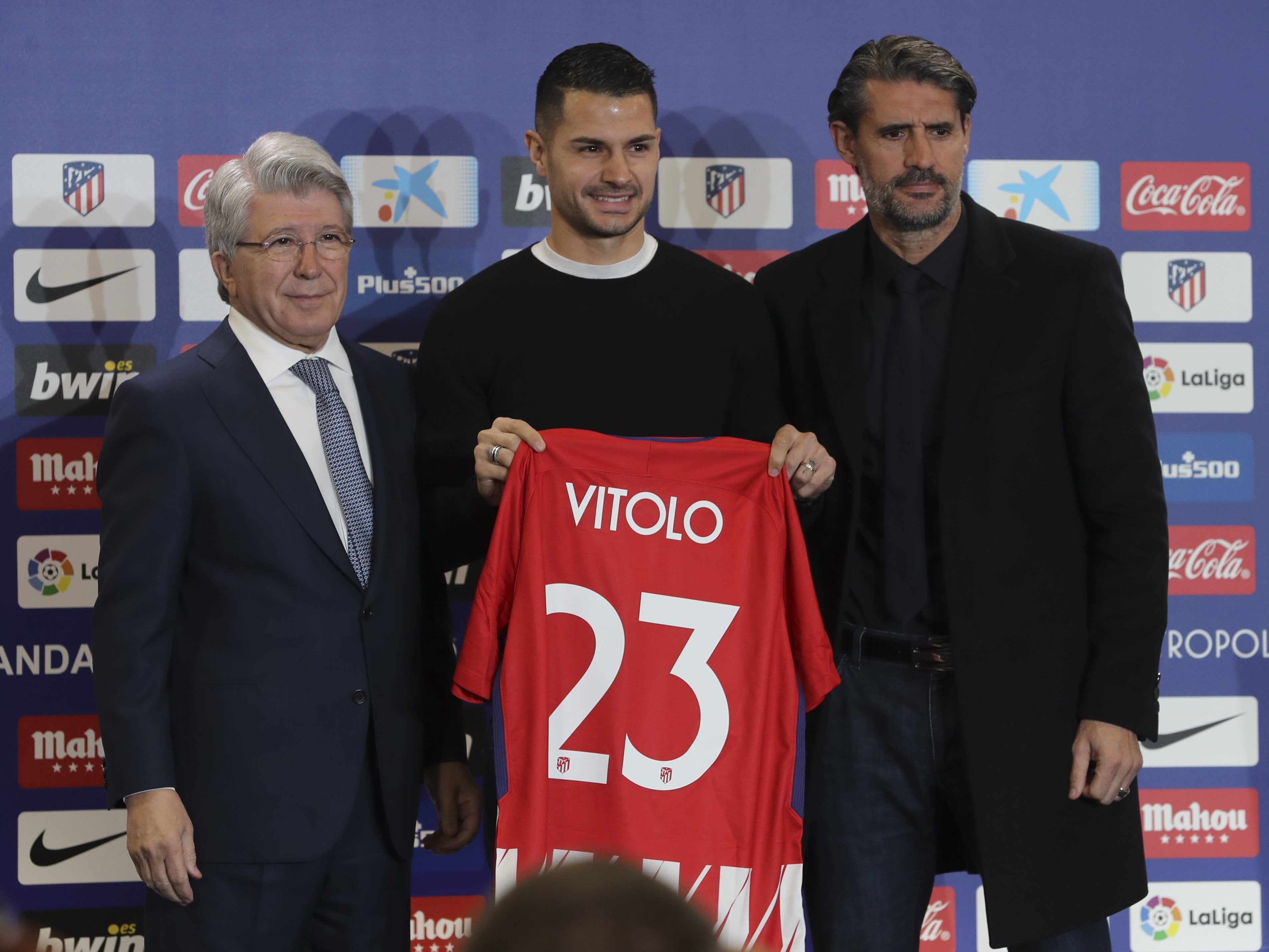 Vitolo, en su presentación con el Atlético: "Vengo a jugar y a ganar títulos" Vitolo, en su presentación con el Atlético: "Vengo a jugar y a ganar títulos"