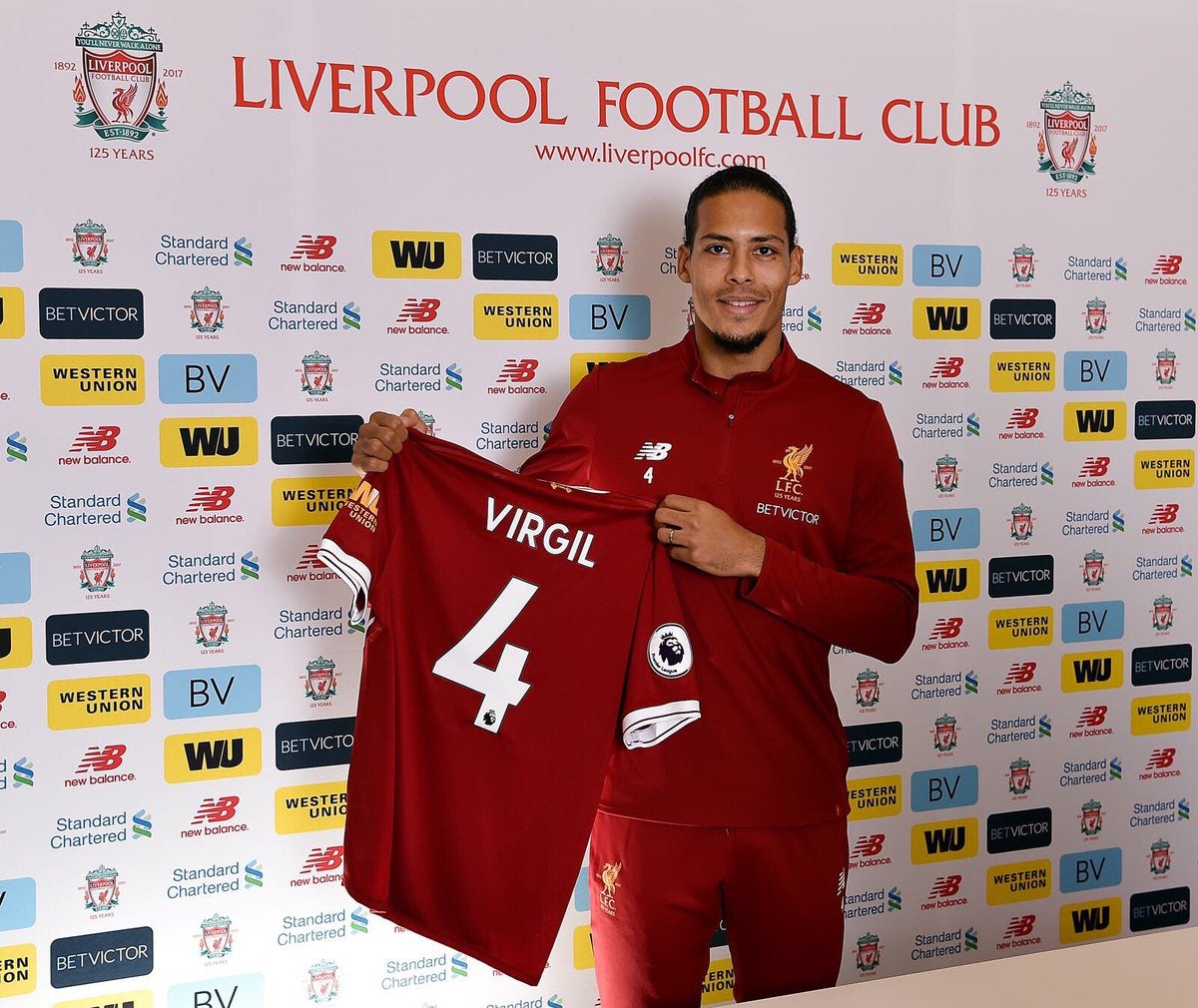 Van Dijk, presentado con el Liverpool: "Espero ganar trofeos" Van Dijk, presentado con el Liverpool: "Espero ganar trofeos"