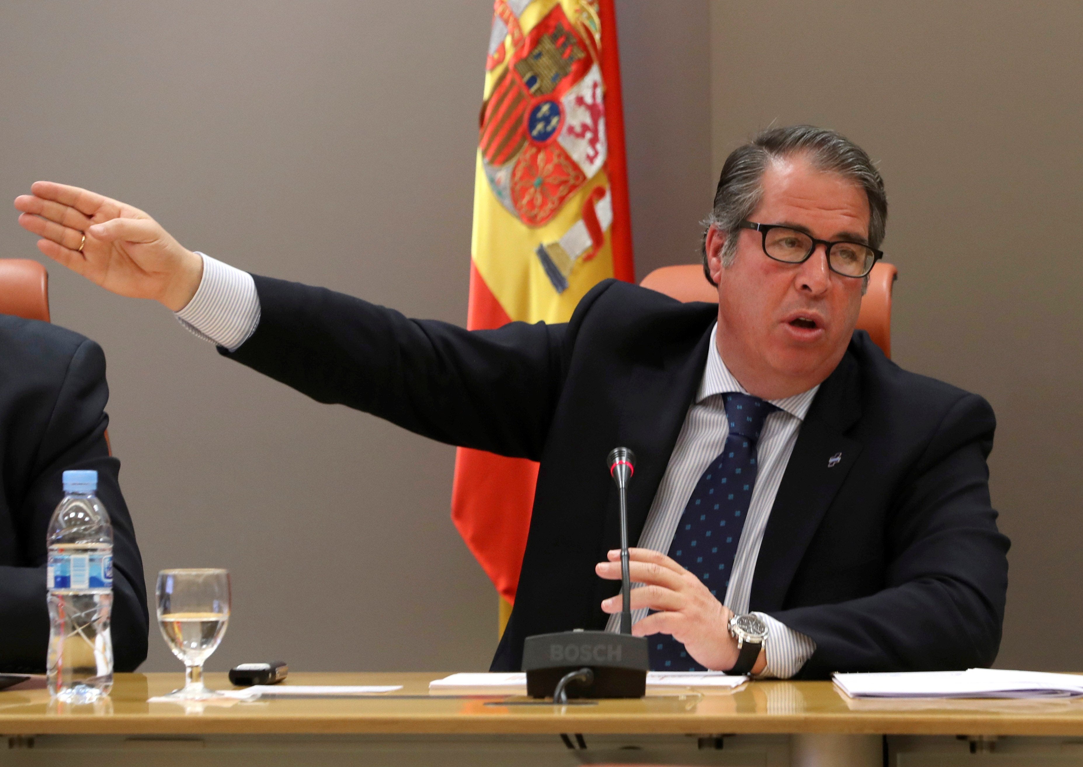 Fomento abrirá un expediente sancionador y penalizador a la concesionaria de la AP-6 Fomento abrirá un expediente sancionador y penalizador a la concesionaria de la AP-6