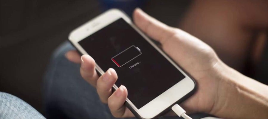 Apple recula y reemplazará la batería de los iPhone lentos Apple recula y reemplazará la batería de los iPhone lentos