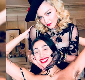 Madonna con su hija Lourdes Madonna con su hija Lourdes
