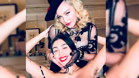 Madonna con su hija Lourdes Madonna con su hija Lourdes