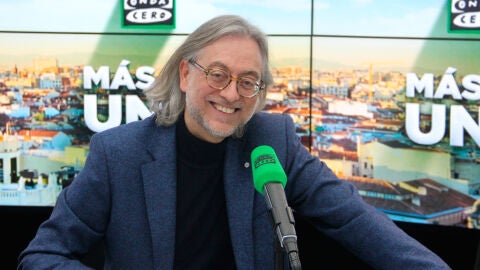 V&iacute;ctor Amela en los estudios de Onda Cero