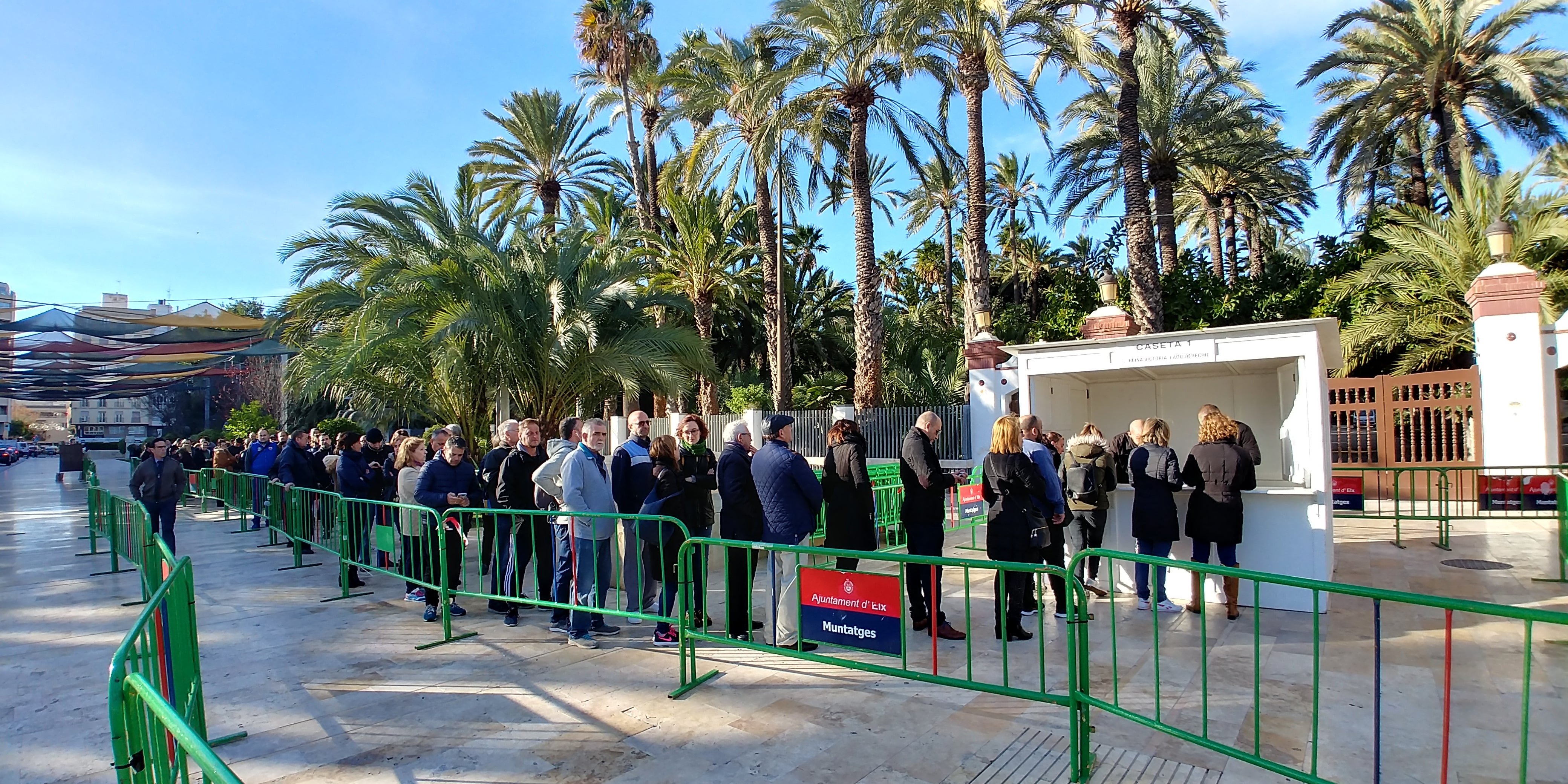 El Ayuntamiento de Elche saca a la venta 10.000 sillas para la Cabalgata de Reyes Magos El Ayuntamiento de Elche saca a la venta 10.000 sillas para la Cabalgata de Reyes Magos