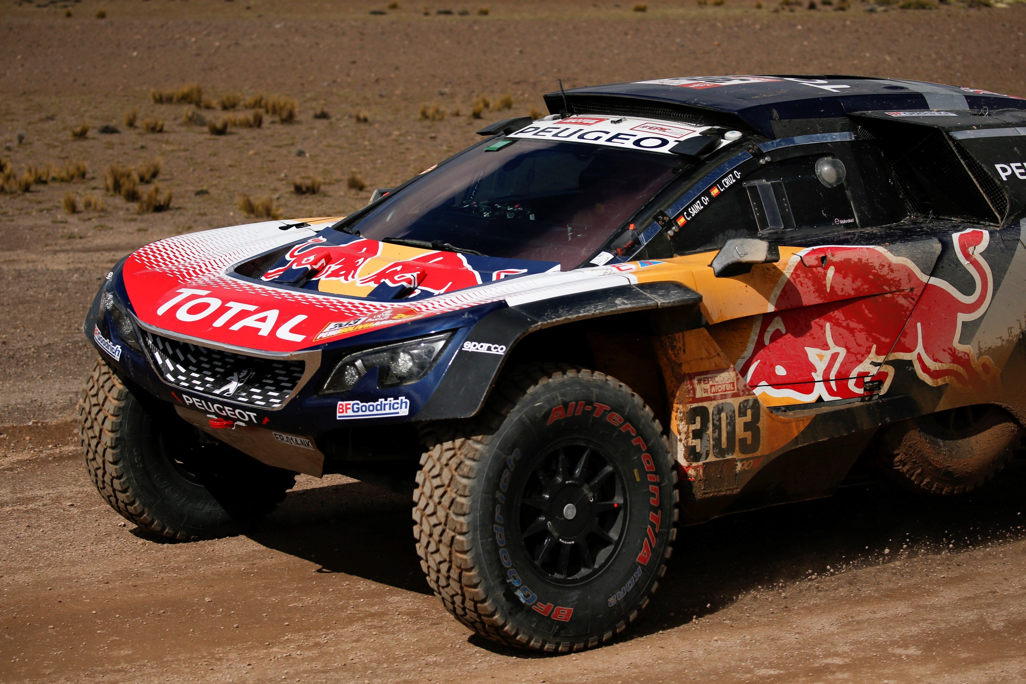 Carlos Sainz gana la sexta etapa del Dakar y recorta cuatro minutos con Peterhansel Carlos Sainz gana la sexta etapa del Dakar y recorta cuatro minutos con Peterhansel