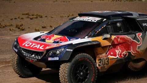 Carlos Sainz, en acci&oacute;n durante la sexta etapa del Dakar