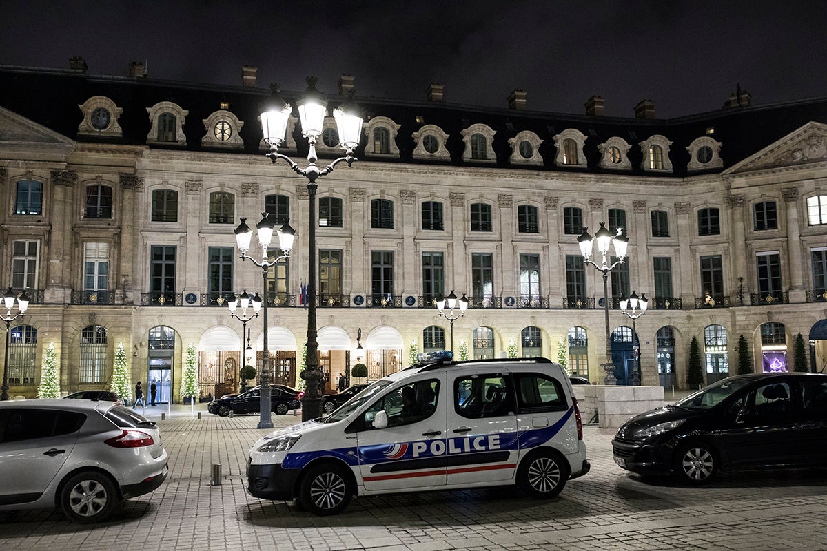 La Policía francesa recupera todas las joyas que una banda de ladrones robó en el Hotel Ritz de París La Policía francesa recupera todas las joyas que una banda de ladrones robó en el Hotel Ritz de París