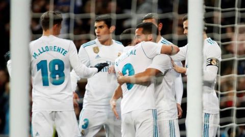 Los jugadores del Real Madrid celebran un gol de Lucas V&aacute;zquez