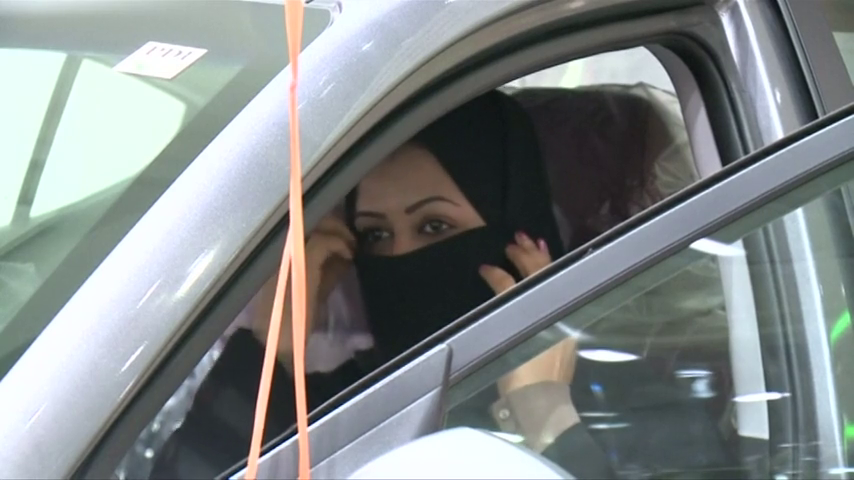 <p>Arabia Saudí comenzará a expedir permisos de conducir a las mujeres</p> <p>Arabia Saudí comenzará a expedir permisos de conducir a las mujeres</p>