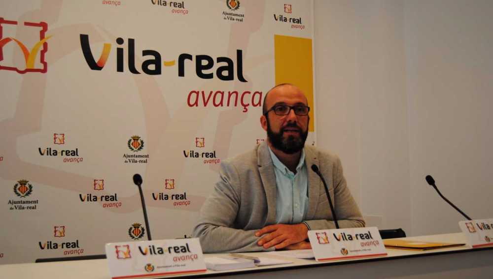 El regidor de Normalització Santi Cortells ha presentat la convocatòria d´ajudes a les associacions per la promoció  del valencià. 