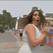 Un camión se lleva por delante la meta de una carrera ciclista