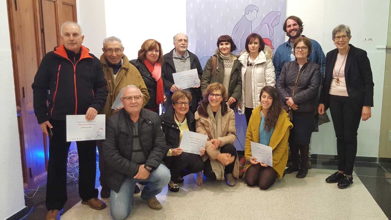 El Ayuntamiento Vall d'Uixó y La asociación Amics de la Vall ha inaugurado la exposición solidaria 'Refugi-Art', a beneficio de Acnur El Ayuntamiento Vall d'Uixó y La asociación Amics de la Vall ha inaugurado la exposición solidaria 'Refugi-Art', a beneficio de Acnur