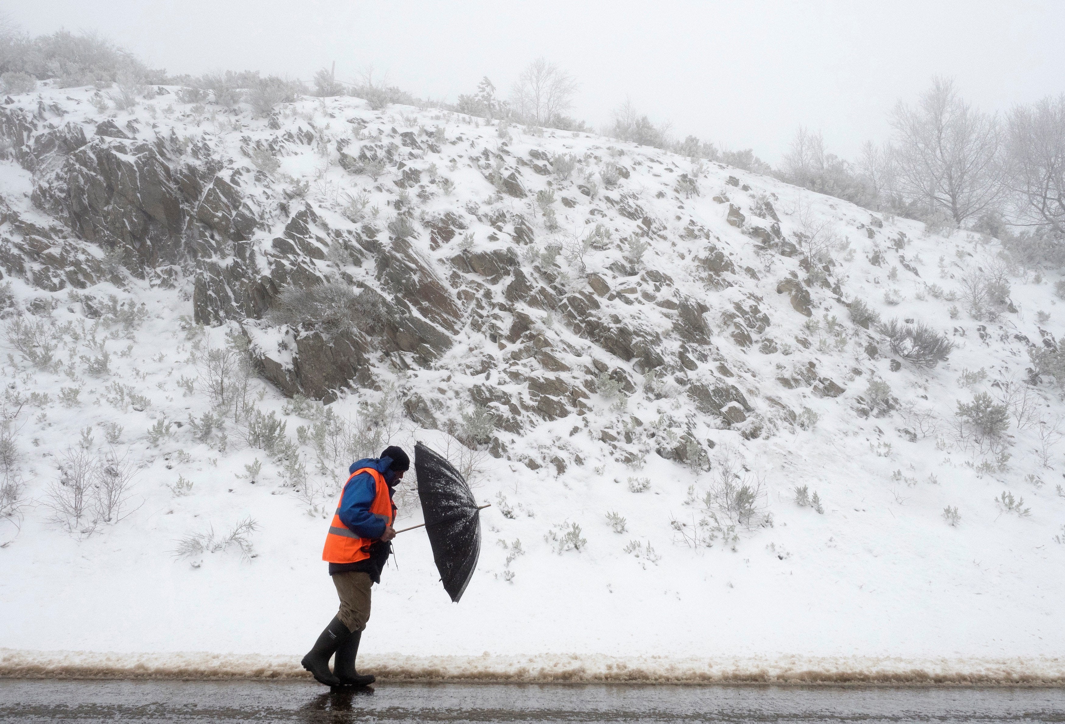 27 provincias en alerta por las intensas nevadas y el fuerte oleaje 27 provincias en alerta por las intensas nevadas y el fuerte oleaje